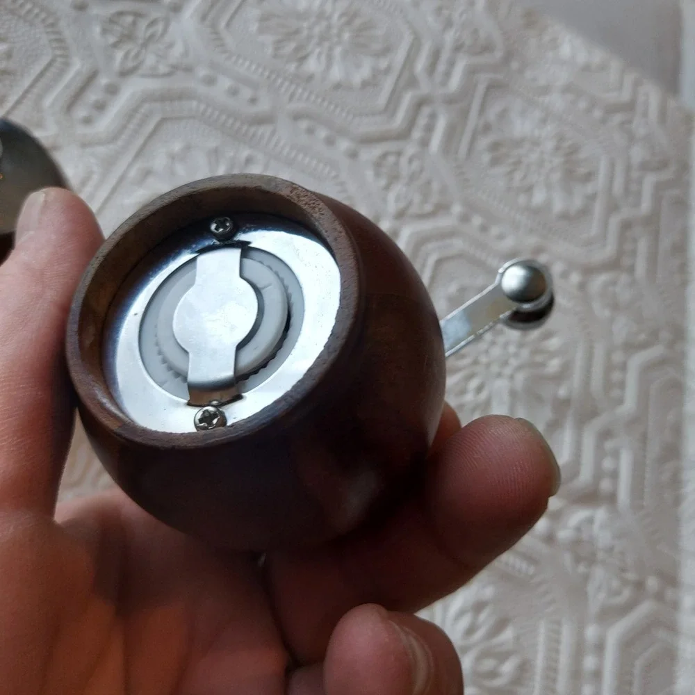 Vintage Wood Salt and Pepper Grinder Set Hand Crank Chrome Spherical Brown 2pc